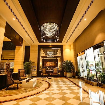 Golden Galaxy Hotels And Resorts Delhi  Buitenkant foto