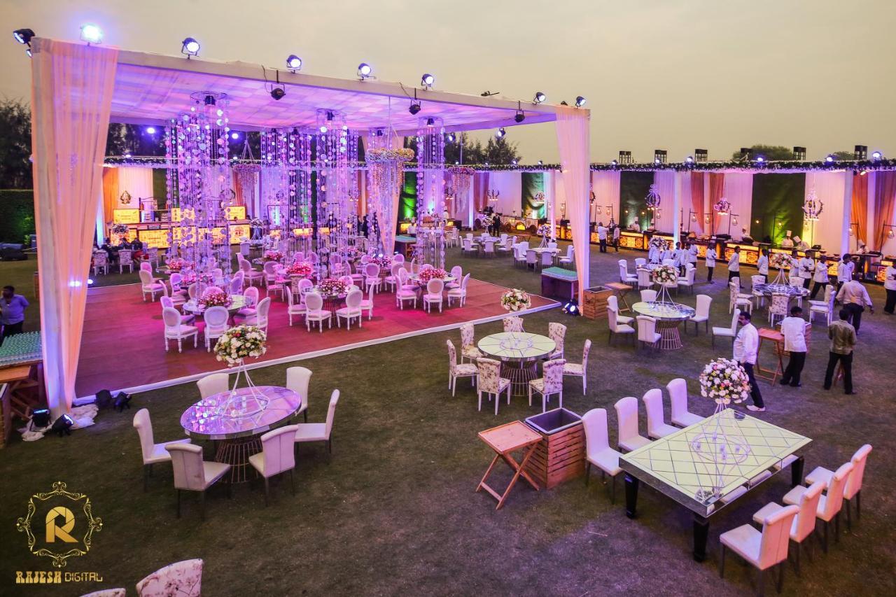 Golden Galaxy Hotels And Resorts Delhi  Buitenkant foto